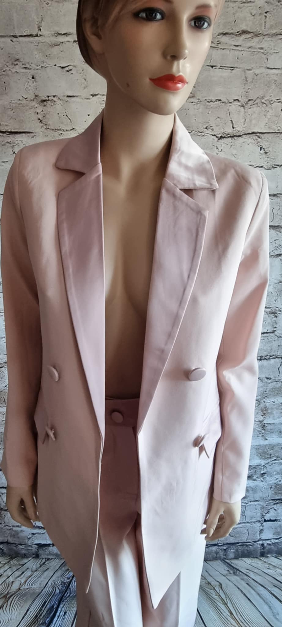 Elegant Powder Pink Women's Suit - Image 4