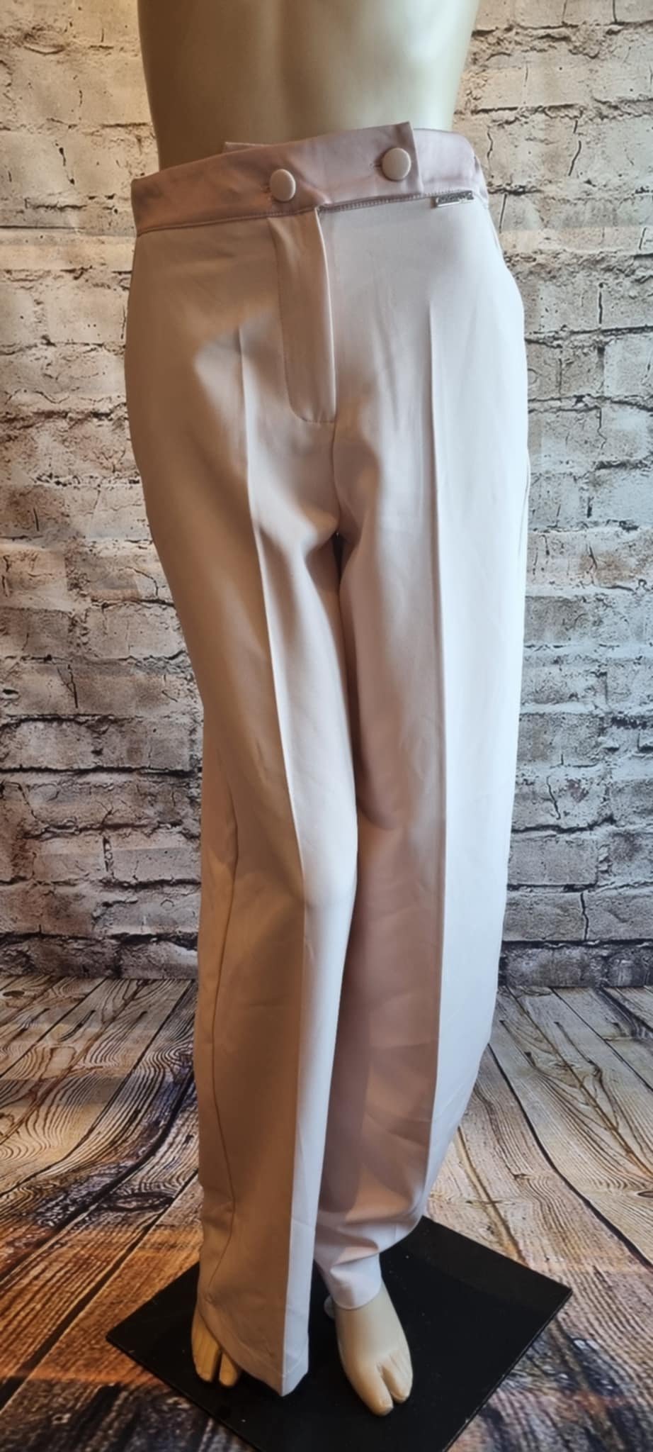 Elegant Powder Pink Women's Suit - Image 2